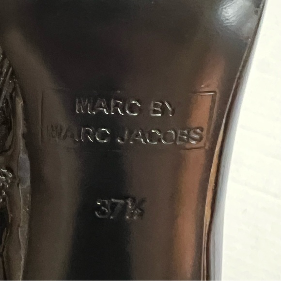 MARC JACOBS Black Patent Leather Cutout Mary Jane EU 37.5 US 7 lace-up Heel Pump - Picture 6 of 7